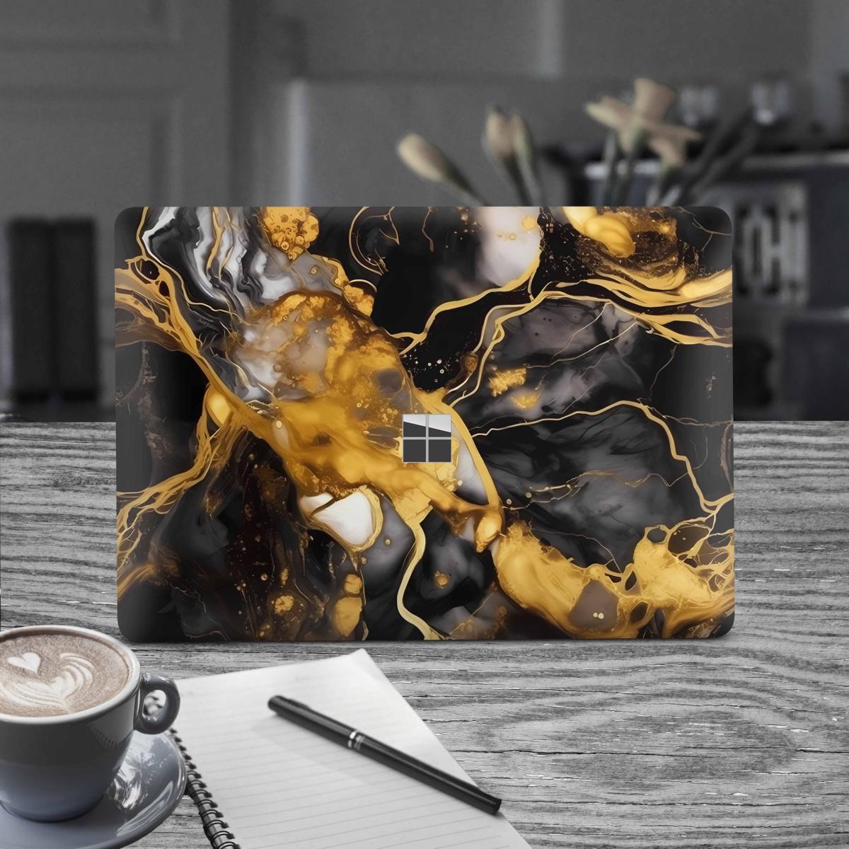 Microsoft Surface Laptop Studio Premium Vinylfolie Kratzerschutz Design Dark Gold Elektronik-Sticker & -Aufkleber Skins4u