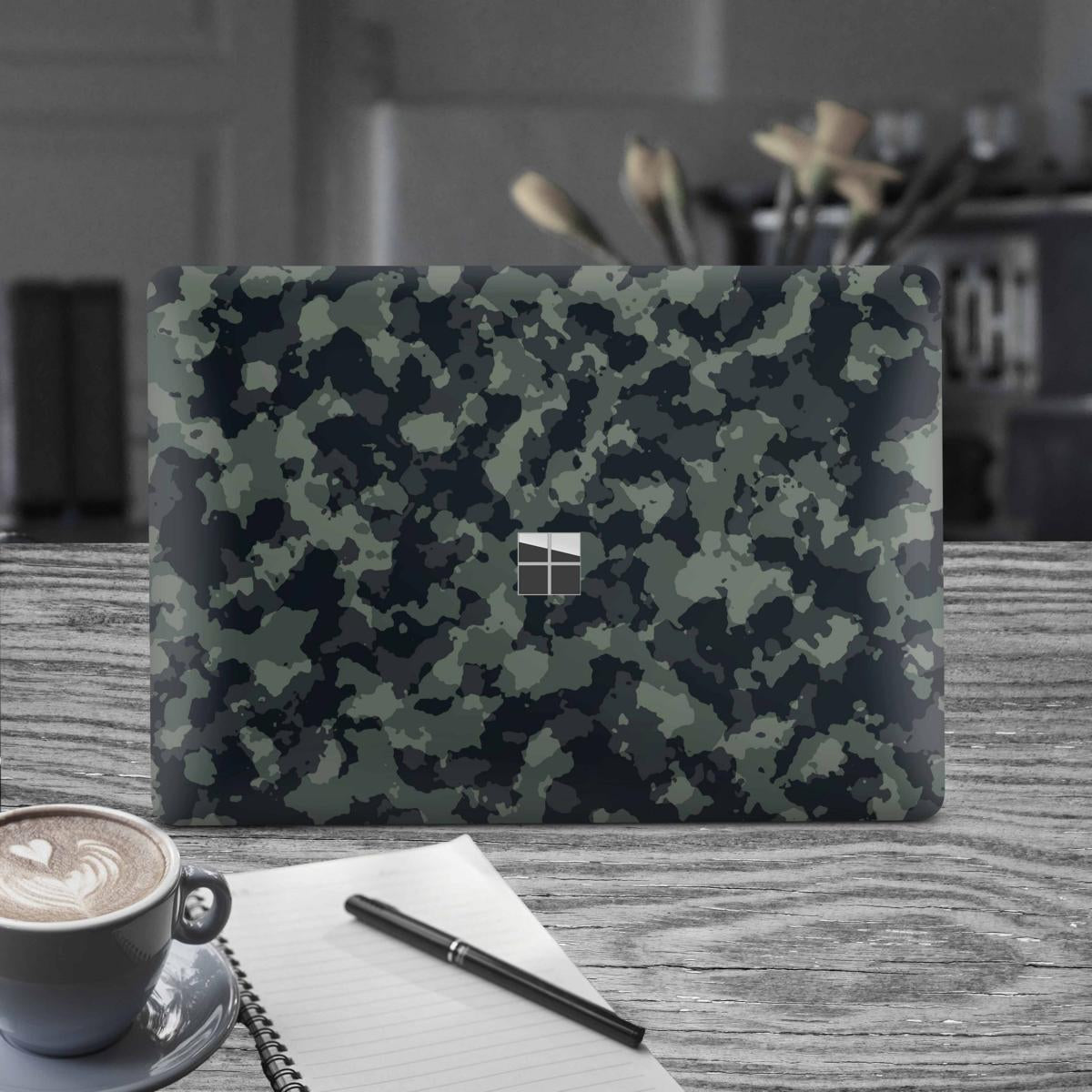 Microsoft Surface Laptop Studio Premium Vinylfolie Kratzerschutz Design Shadow Camo green Elektronik-Sticker & -Aufkleber Skins4u
