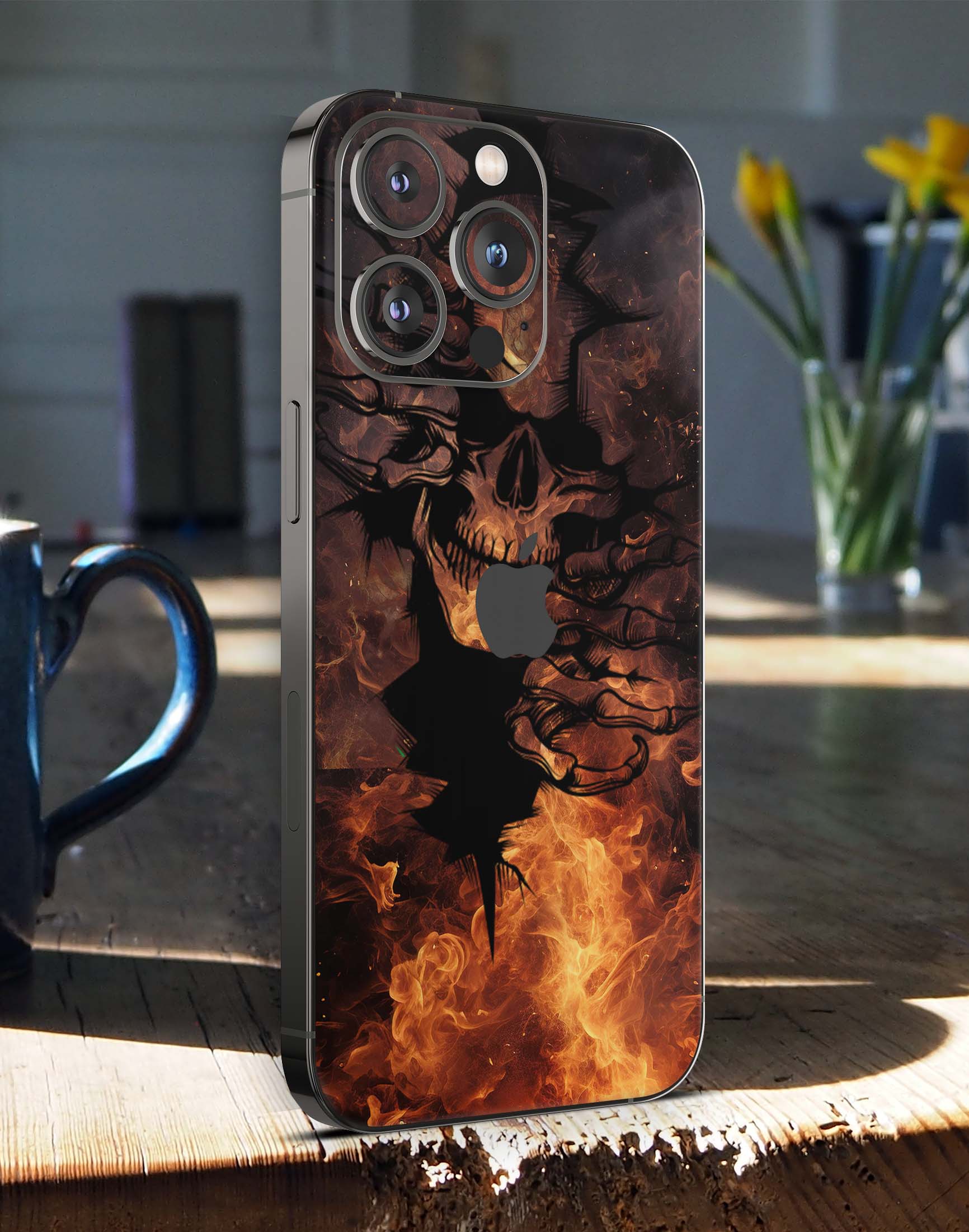 iPhone 15 Skins Design Schutzfolie Premium Vinyl Skin für alle Modelle Motiv Skull on Fire Aufkleber skins4u   