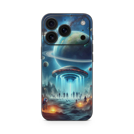 iPhone 17 Pro Max Skin Vinyl Schutzfolie Cover Aufkleber Aliens Arives Aufkleber Skins4u