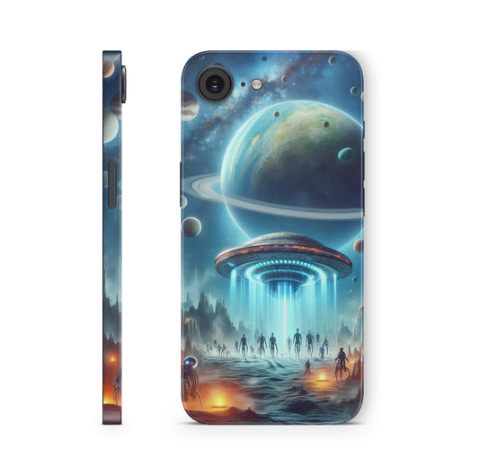 iPhone 17e Skin Design Schutzfolie Aufkleber Aliens Arives Aufkleber Skins4u